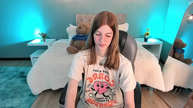 Snapshot of Nora_Vennucci chatting on October 10, 2025, 7:35 pm Nora Vennucci online show from October 10, 2025, 7:35 pm