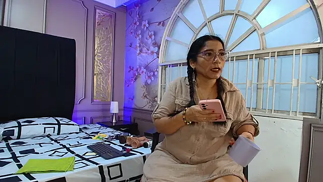 mature bigass   online show from December 17, 2025, 11:38 am