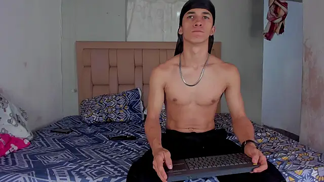 Snapshot of stepcouple_XXX chatting on January 15, 2025, 7:01 pm stepcouple XXX online show from January 15, 2025, 7:01 pm