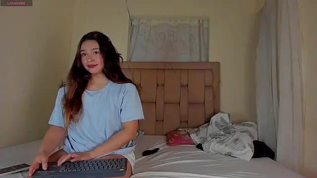 Snapshot of stepcouple_XXX chatting on March 5, 2025, 10:10 pm stepcouple XXX online show from March 5, 2025, 10:10 pm