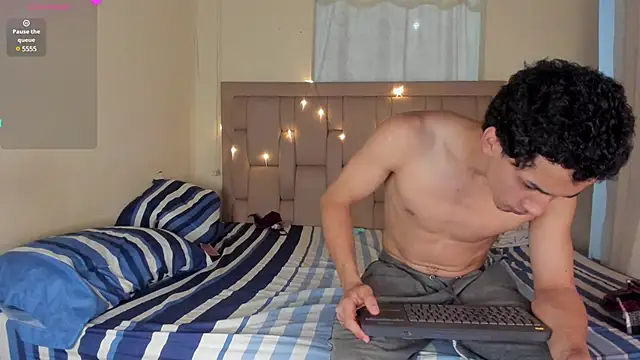 Snapshot of stepcouple_XXX chatting on March 20, 2025, 10:29 pm stepcouple XXX online show from March 20, 2025, 10:29 pm