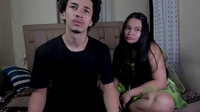 Snapshot of stepcouple_XXX chatting on October 21, 2025, 12:11 am stepcouple XXX online show from October 21, 2025, 12:11 am