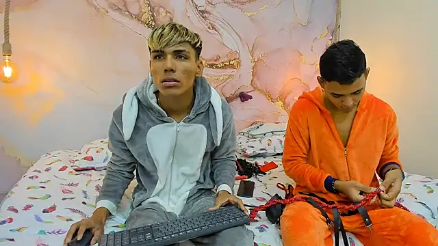 StrawwBoys online show from December 19, 2024, 10:24 am