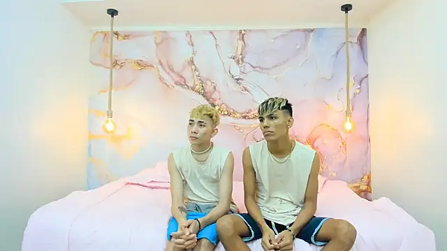 StrawwBoys online show from December 26, 2024, 1:54 pm