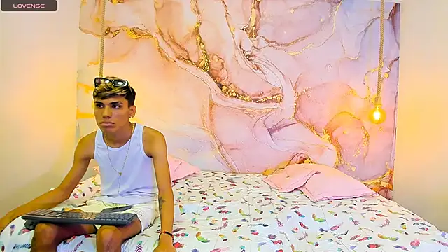 StrawwBoys online show from January 21, 2025, 2:15 pm