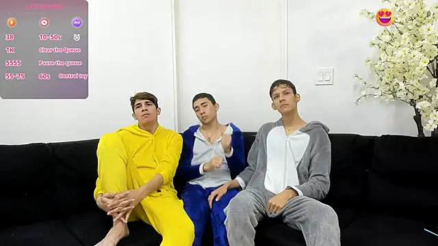 StrawwBoys online show from October 7, 2025, 10:45 am