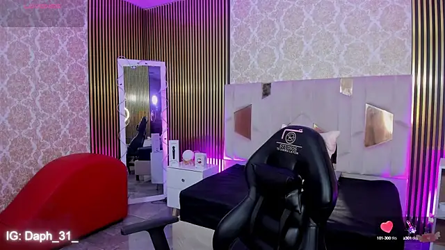 Snapshot of Daphnne_tay chatting on October 10, 2025, 7:35 pm Daphnne tay online show from October 10, 2025, 7:35 pm