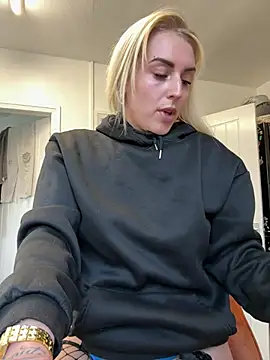 Snapshot of Barbie_26 chatting on March 11, 2025, 9:56 am Barbie 26 online show from March 11, 2025, 9:56 am