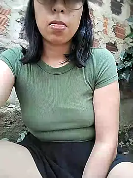 Snapshot of MirandaSingle chatting on March 2, 2026, 6:15 pm MirandaSingle online show from March 2, 2026, 6:15 pm