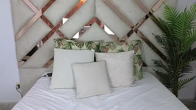 lou rosse  online show from December 10, 2024, 4:24 am