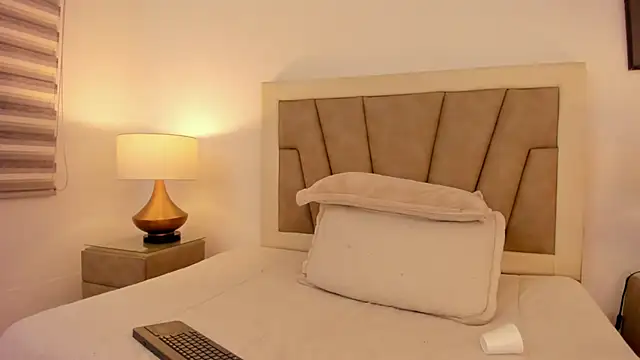 Snapshot of JaneLondon chatting on December 30, 2024, 10:34 pm JaneLondon online show from December 30, 2024, 10:34 pm