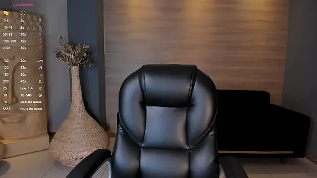 Snapshot of IrinaPortman chatting on March 18, 2025, 8:59 pm IrinaPortman online show from March 18, 2025, 8:59 pm