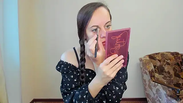 Sabrina Lavv online show from September 22, 2025, 1:57 pm