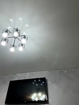 viviandaimond1 online show from October 17, 2025, 4:20 pm