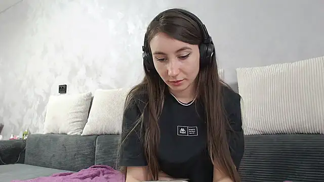 viviandaimond1 online show from October 19, 2025, 11:22 am