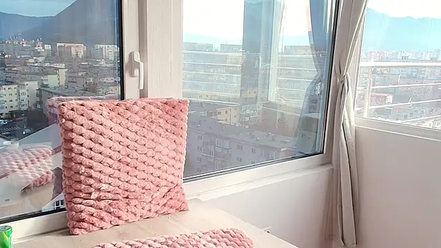 Lorennameliyy online show from February 12, 2026, 7:14 am