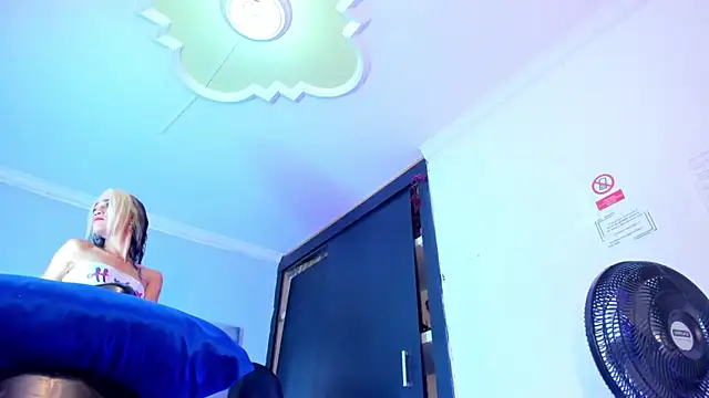 Snapshot of Eyleen_Santos chatting on February 1, 2026, 7:56 pm Eyleen Santos online show from February 1, 2026, 7:56 pm