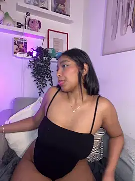 Isabella fasilier online show from February 3, 2026, 12:42 am