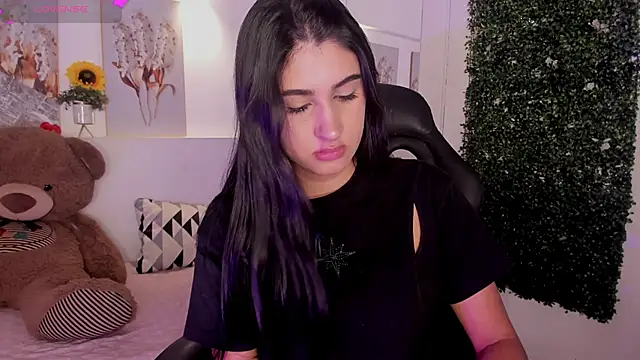 Snapshot of Ashley_Evans18 chatting on November 8, 2025, 2:17 pm Ashley Evans18 online show from November 8, 2025, 2:17 pm