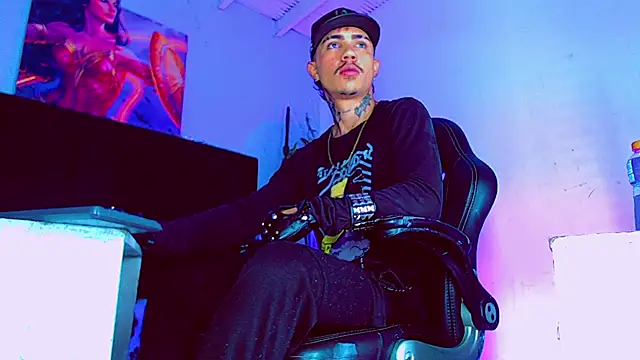 HannibalLester online show from October 25, 2025, 4:42 am