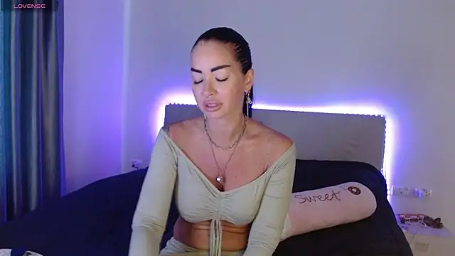 Snapshot of amber_tasty chatting on January 8, 2025, 2:25 am amber tasty online show from January 8, 2025, 2:25 am