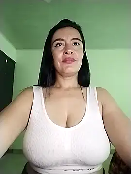 hailey85 online show from April 5, 2026, 9:45 pm