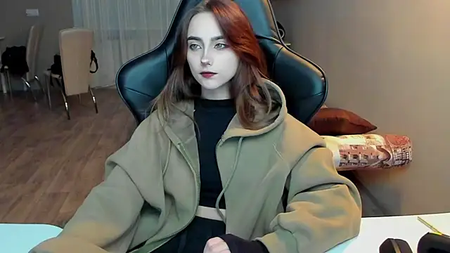 Snapshot of SilverDream chatting on February 4, 2025, 8:06 pm SilverDream online show from February 4, 2025, 8:06 pm