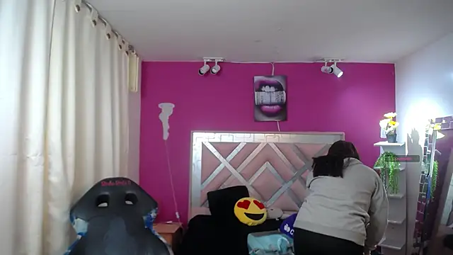 Snapshot of Naiara_Sex_ chatting on December 27, 2024, 12:56 pm Naiara Sex online show from December 27, 2024, 12:56 pm