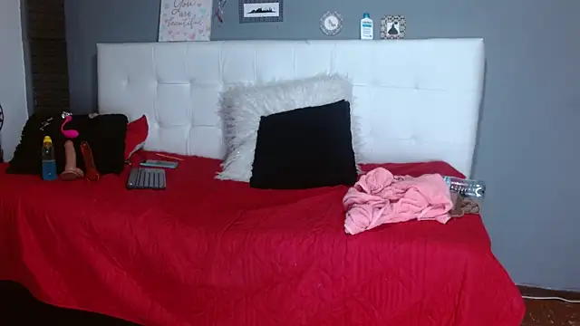 AnnieScott  online show from February 18, 2025, 1:21 am