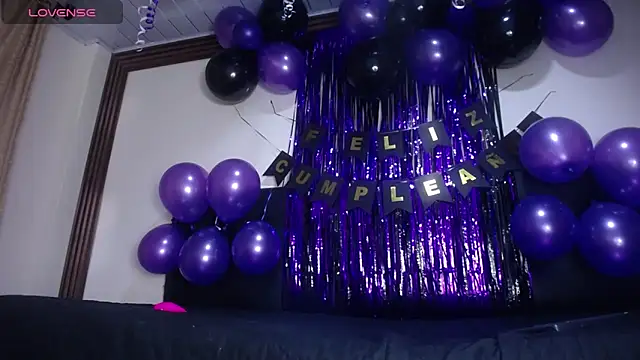 AnnieScott  online show from November 18, 2025, 7:40 pm