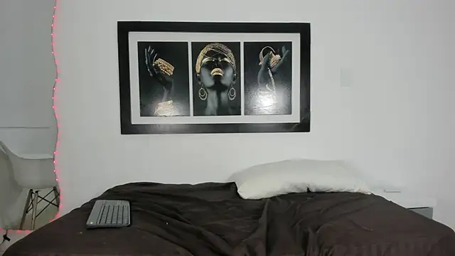 zoee lovv online show from September 18, 2025, 3:08 am