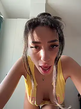 GinaValentinna online show from April 6, 2026, 3:35 pm