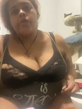 Snapshot of juicybooty_cherri2 chatting on January 19, 2025, 6:42 am juicybooty cherri2 online show from January 19, 2025, 6:42 am