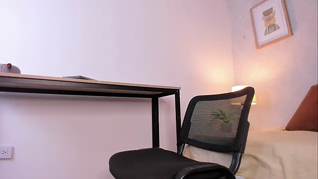 Snapshot of Caroline_dh chatting on May 14, 2026, 11:39 am Caroline dh online show from May 14, 2026, 11:39 am