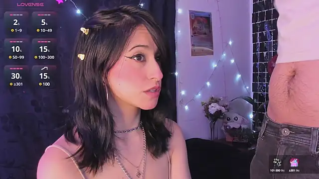 Snapshot of Carlasxdreams chatting on March 4, 2025, 4:27 am Carlasxdreams online show from March 4, 2025, 4:27 am