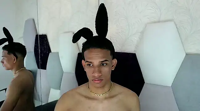 AbrahanBratz online show from December 7, 2024, 4:03 pm