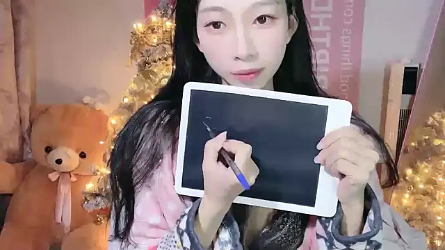 Snapshot of Lili-2 chatting on December 19, 2024, 10:00 pm Lili-2 online show from December 19, 2024, 10:00 pm