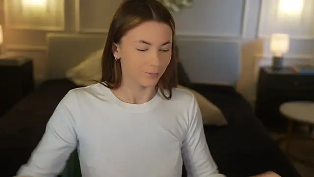 Julia  Star  online show from April 11, 2026, 10:41 am