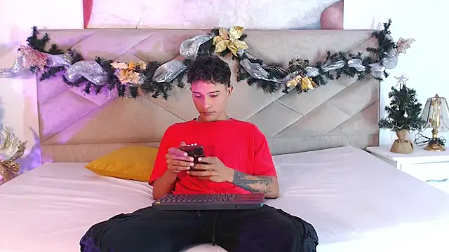 Snapshot of Edward_Milleer chatting on December 7, 2024, 3:04 am Edward Milleer online show from December 7, 2024, 3:04 am