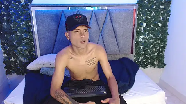 Snapshot of Edward_Milleer chatting on December 13, 2024, 5:43 pm Edward Milleer online show from December 13, 2024, 5:43 pm