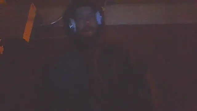 axelongshaft69 online show from April 3, 2026, 8:12 am