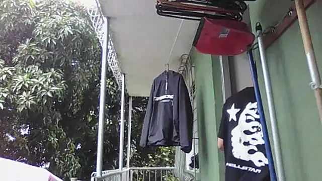 Jestebanano online show from April 15, 2026, 2:24 pm