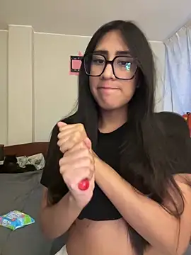 AleFantasy0001 online show from October 5, 2025, 7:01 pm