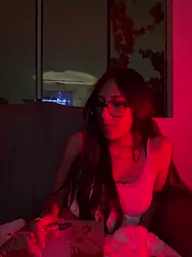 AleFantasy0001 online show from May 26, 2026, 5:14 am