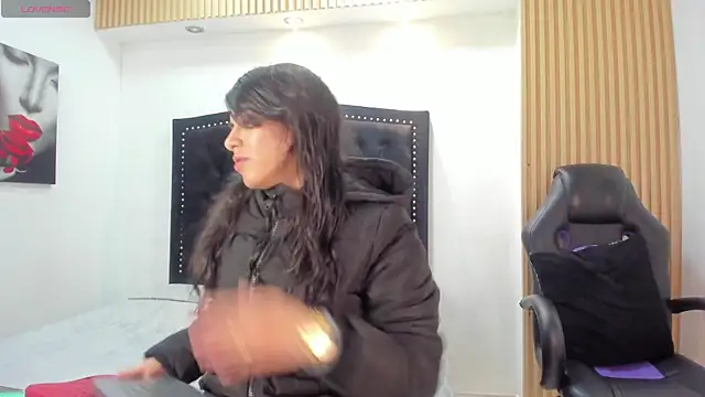 Snapshot of Melodi_Roux chatting on April 17, 2026, 1:14 pm Melodi Roux online show from April 17, 2026, 1:14 pm