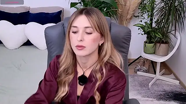 Sophie Enzo online show from September 16, 2025, 8:10 pm