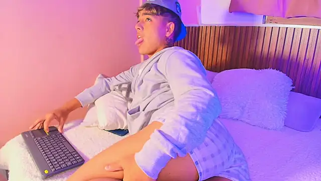 Snapshot of kiing_azahell chatting on September 9, 2025, 5:07 am kiing azahell online show from September 9, 2025, 5:07 am