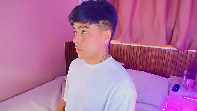 kiing azahell online show from January 9, 2026, 7:59 pm