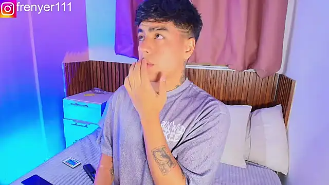 kiing azahell online show from February 18, 2026, 1:34 am