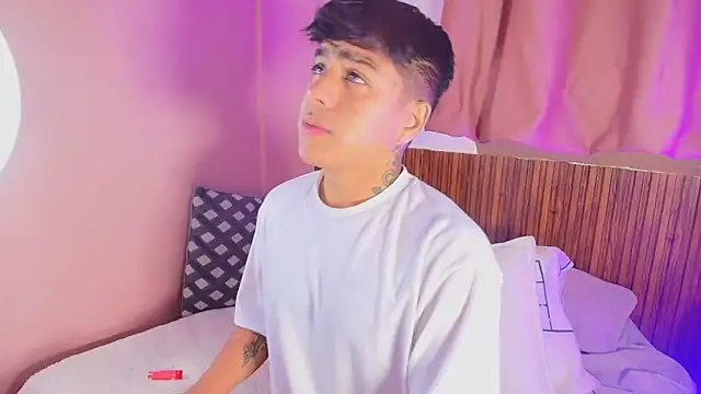 kiing azahell online show from March 17, 2026, 10:13 pm